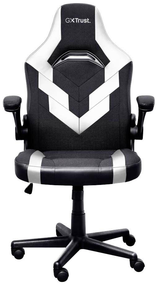 Černobílá herní židle s opěrkami rukou a kolečky, ergonomicky tvarovaná pro pohodlné sezení po delší dobu.