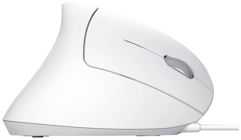 Bílá ergonomická vertikální počítačová myš pohledem z boku, s viditelným kolečkem pro posun a kabelem.