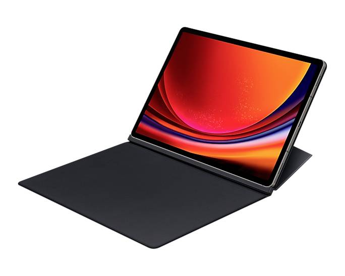 Tablet s černým obalem ve vzpřímené poloze, zobrazující jasně červené a oranžové abstraktní pozadí.