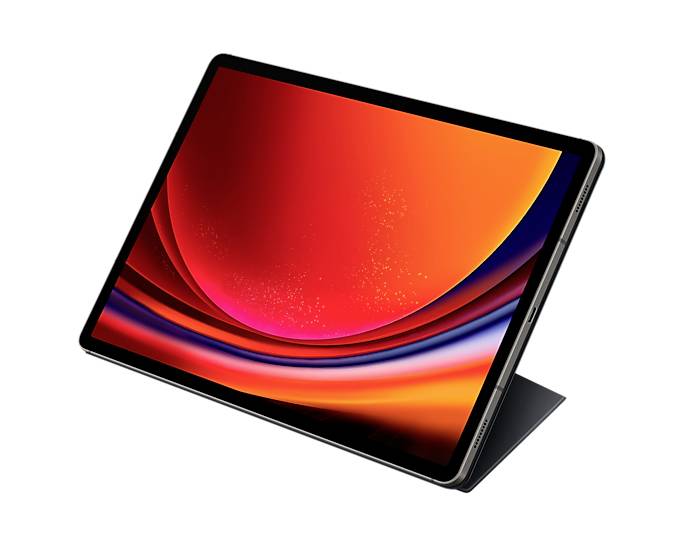 Tablet s jasným, červeno-oranžovým displejem umístěný na stojánku.