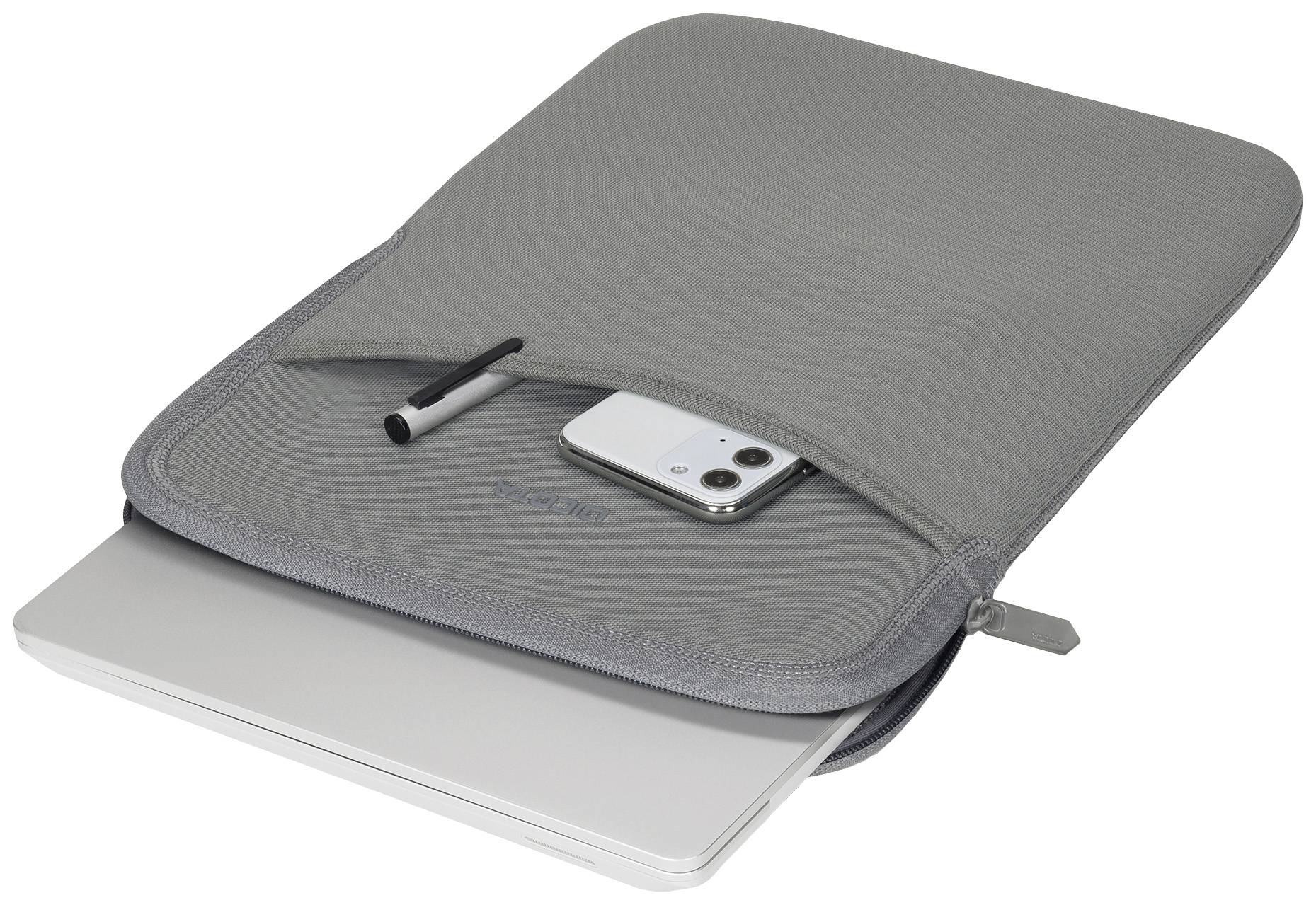 Šedá taška na notebook se zipem, částečně otevřená. Je vidět notebook, pero a smartphone.