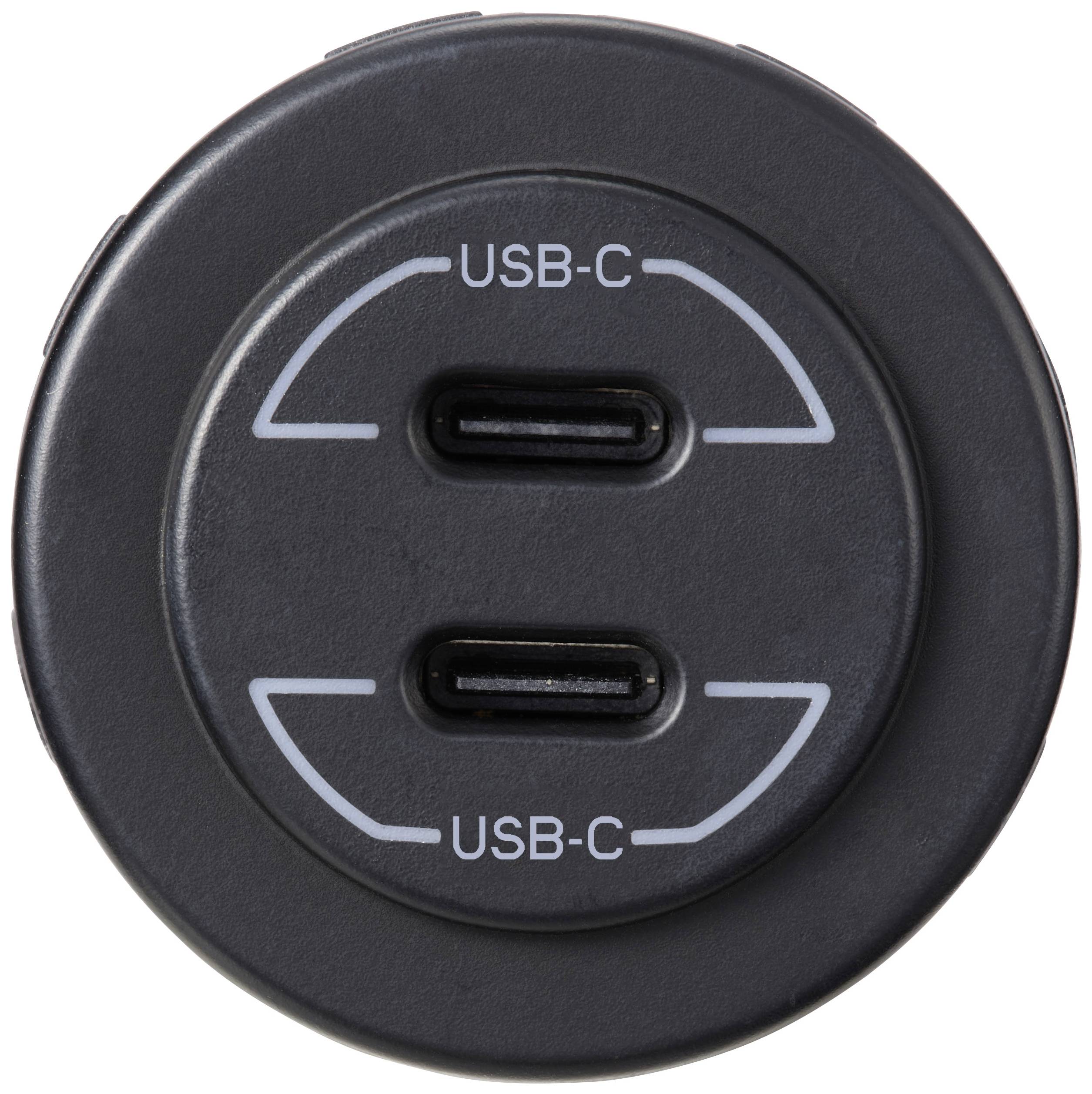 Černá kulatá nabíječka se dvěma USB-C porty, které jsou každý označeny štítkem "USB-C".