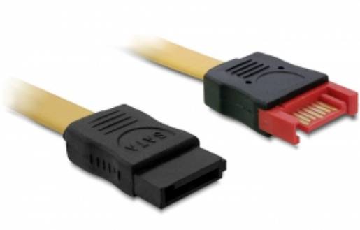 SATA kabel s černým a červeným konektorem, určený pro propojení počítačových komponent, na bílém pozadí.