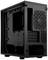 Prázdný černý počítačový skříňový tower s pohledem z boku. Jsou viditelné vnitřní úchyty pro hardwarové komponenty.
