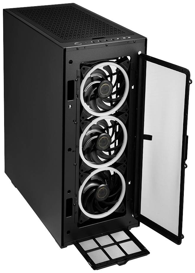 Otevřená počítačová skříň se třemi viditelnými ventilátory a odnímatelným prachovým filtrem. Design je prostý a funkční.