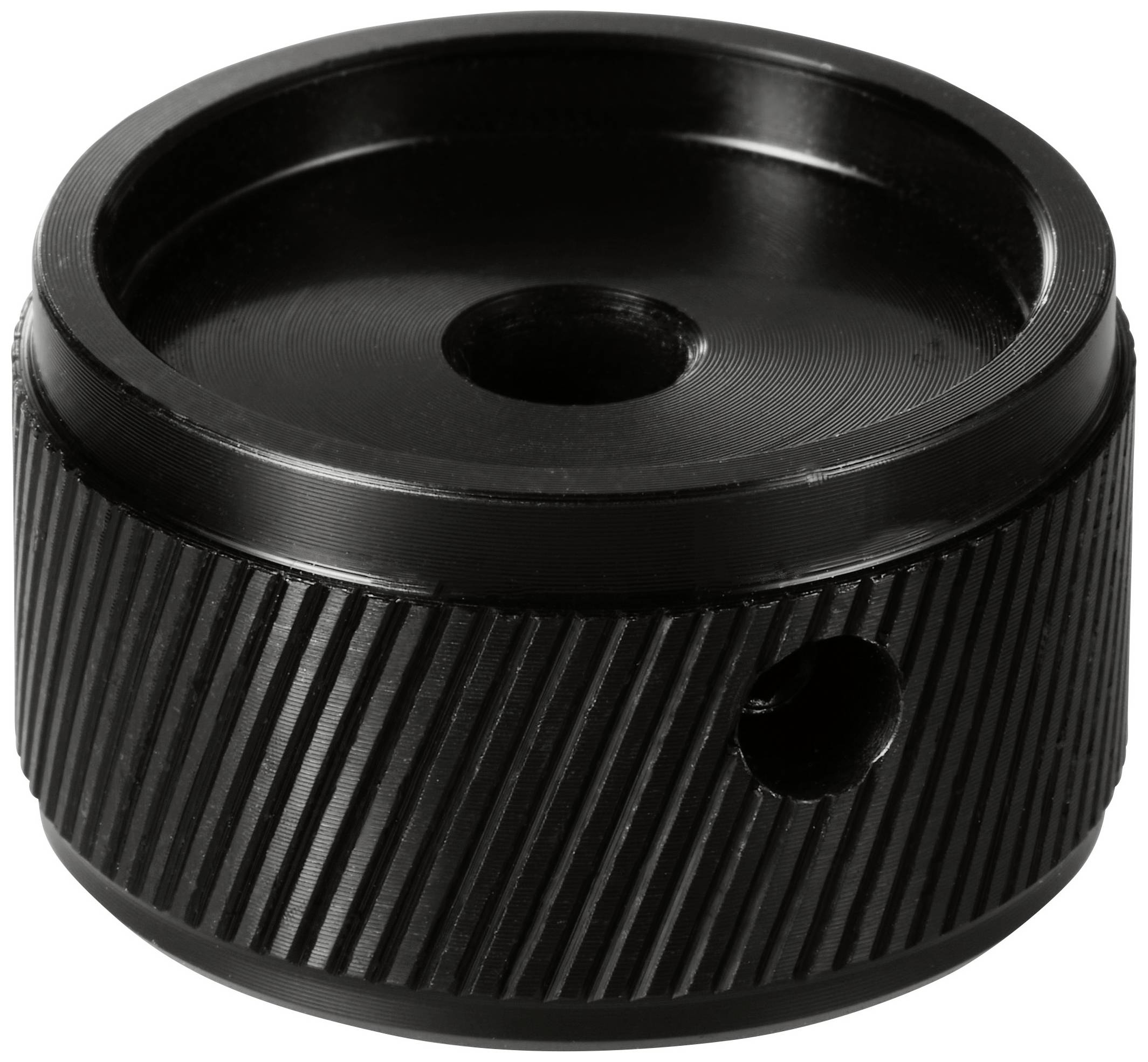 Černý rýhovaný otočný knoflík s centrálním otvorem, vhodný pro různé mechanismy nebo zařízení.