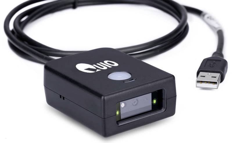 Černý USB čtečka čárových kódů s dlouhým kabelem a zeleně svítícím indikátorem. Značka 'Quo' viditelná na horní straně.