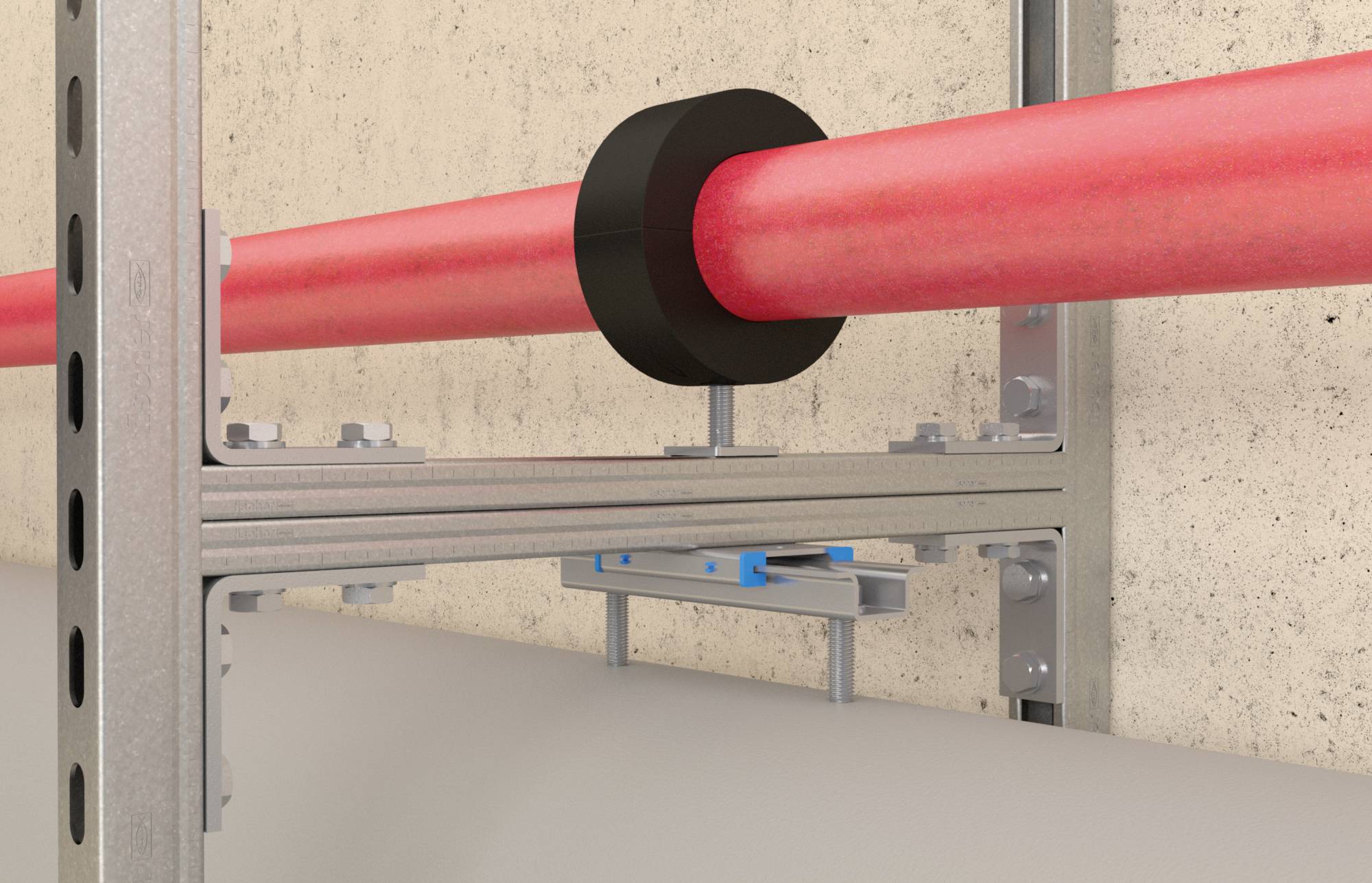 Červená trubka s černou konzolí, upevněná na kovové konstrukci před betonovou stěnou. Pod ní se táhne šedá trubka.