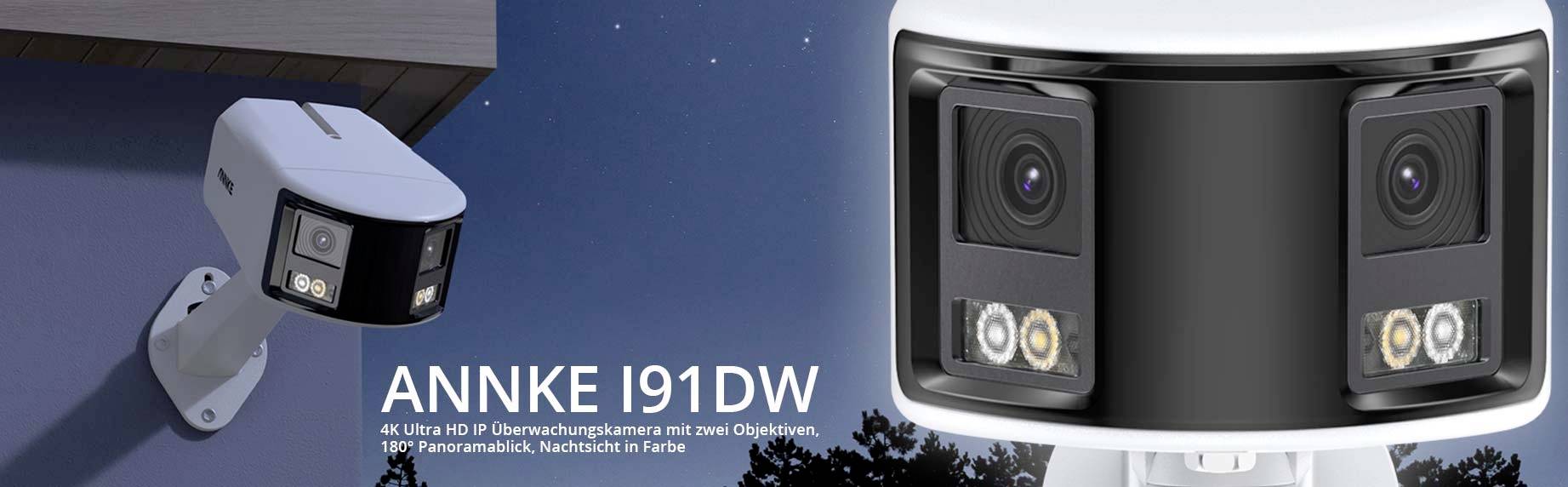 Bezpečnostní kamera ANNKE I91DW s dvěma objektivy na stěně domu. Nabízí 4K Ultra HD, 180° panoramatický pohled a noční vidění.