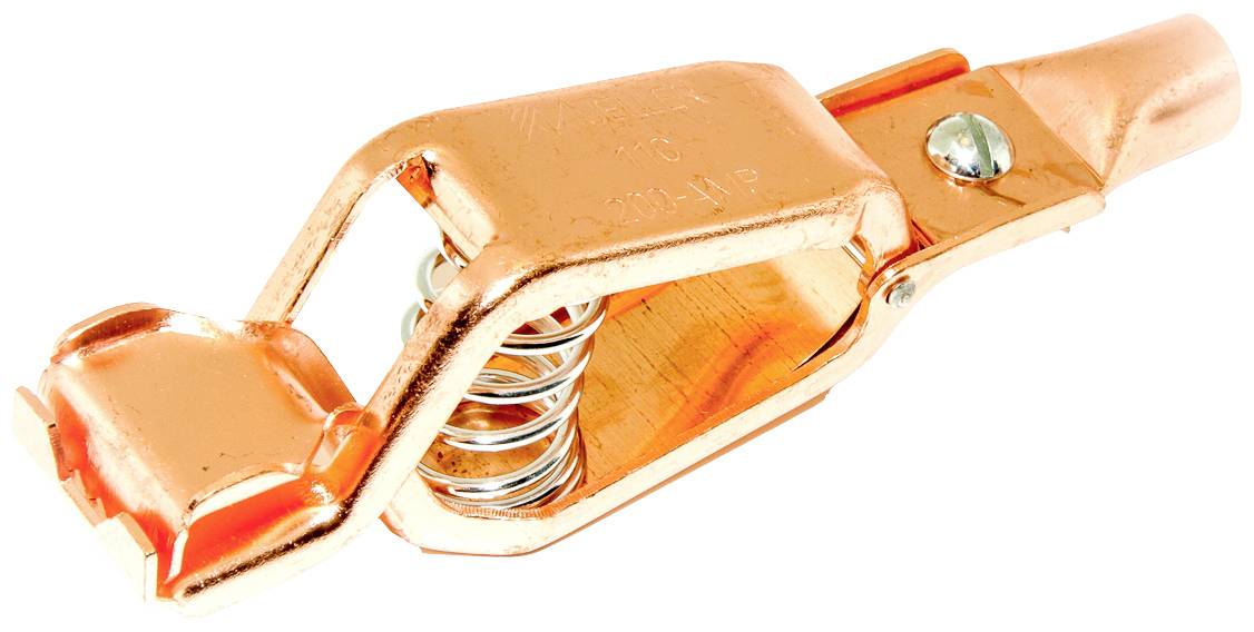 Kovová krokosvorka s pružinovým mechanismem, oranžové barvy, používaná pro elektrické spoje nebo svorky baterií.