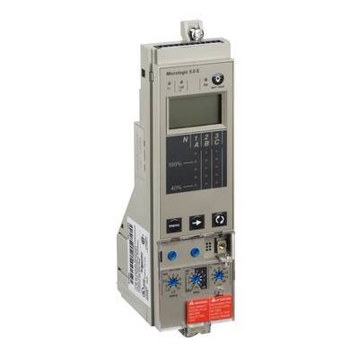 Digitální ochranné a řídicí zařízení pro elektrické rozvodné zařízení, šedý kryt s displejem a ovládacími prvky na přední straně.