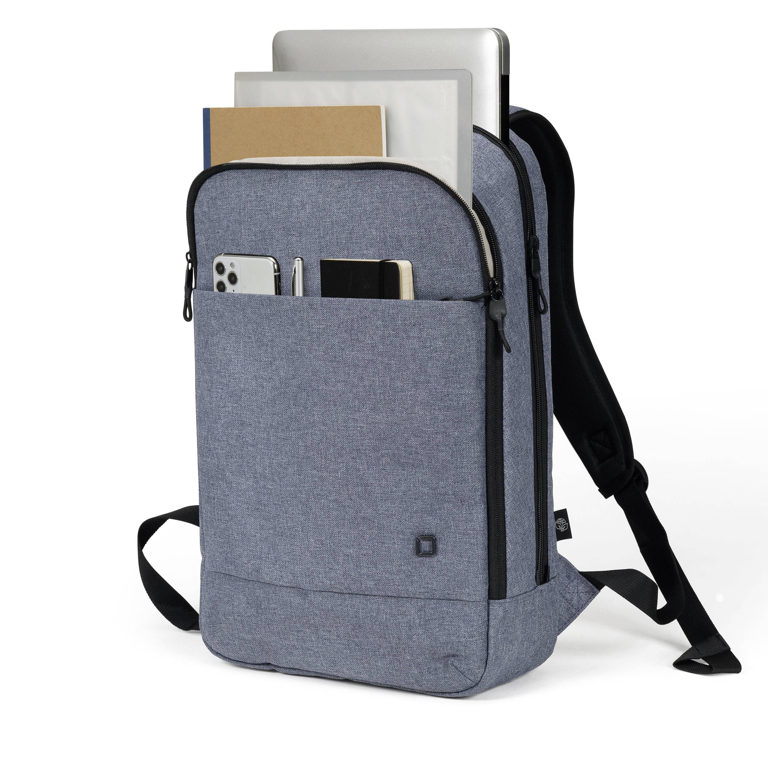 Šedý batoh s přihrádkami na laptop, tablet a smartphone. Laptop mírně vyčnívá z hlavního oddílu.