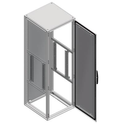 Aktuální pohled na otevřený, kovový serverový rack s několika vestavěnými lištami, vhodný pro umístění IT hardwaru.