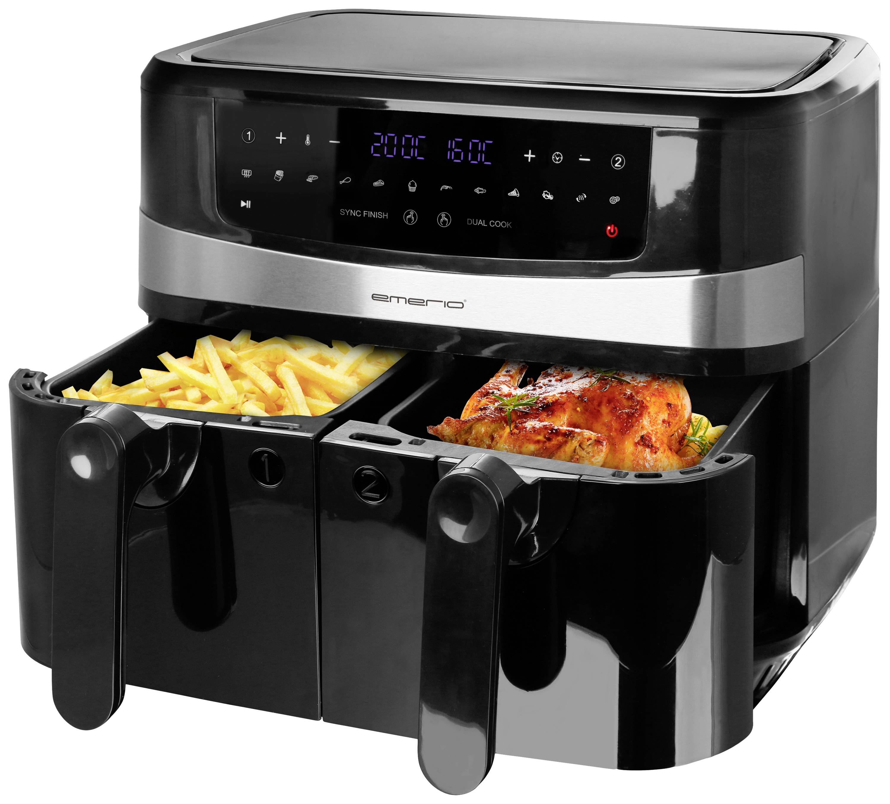 Černá horkovzdušná fritéza se dvěma přihrádkami, jedna obsahuje hranolky, druhá kuře. Digitální displej ukazuje teplotu a čas.