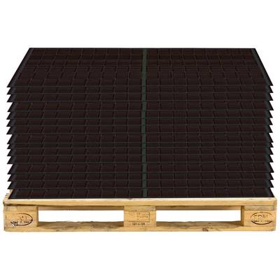 Paleta s naskládanými černými solárními panely. Tyto panely se používají k výrobě obnovitelné energie.