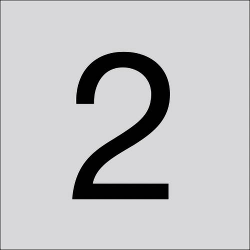 Číslo 2 v černé barvě zacentrované na světle šedém čtvercovém pozadí.