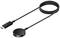 Černý nabíjecí kabel USB-C s magnetickým konektorem, vhodný pro bezdrátové nabíjení, leží na bílém pozadí.
