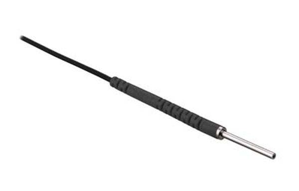 Černý kabel s dlouhým válcovitým kovovým prutem na konci, který se podobá teplotnímu senzoru.