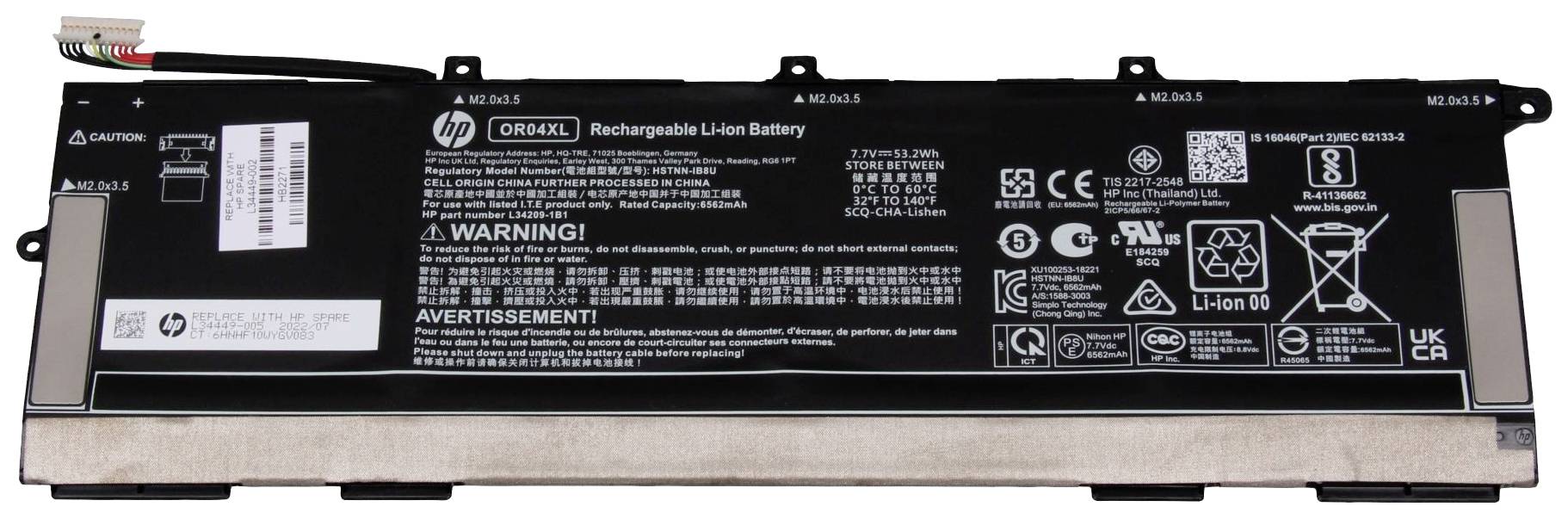 Lithium-iontová baterie s vytištěnými výstražnými upozorněními a technickými specifikacemi. Produktové štítky a symboly jsou viditelné.