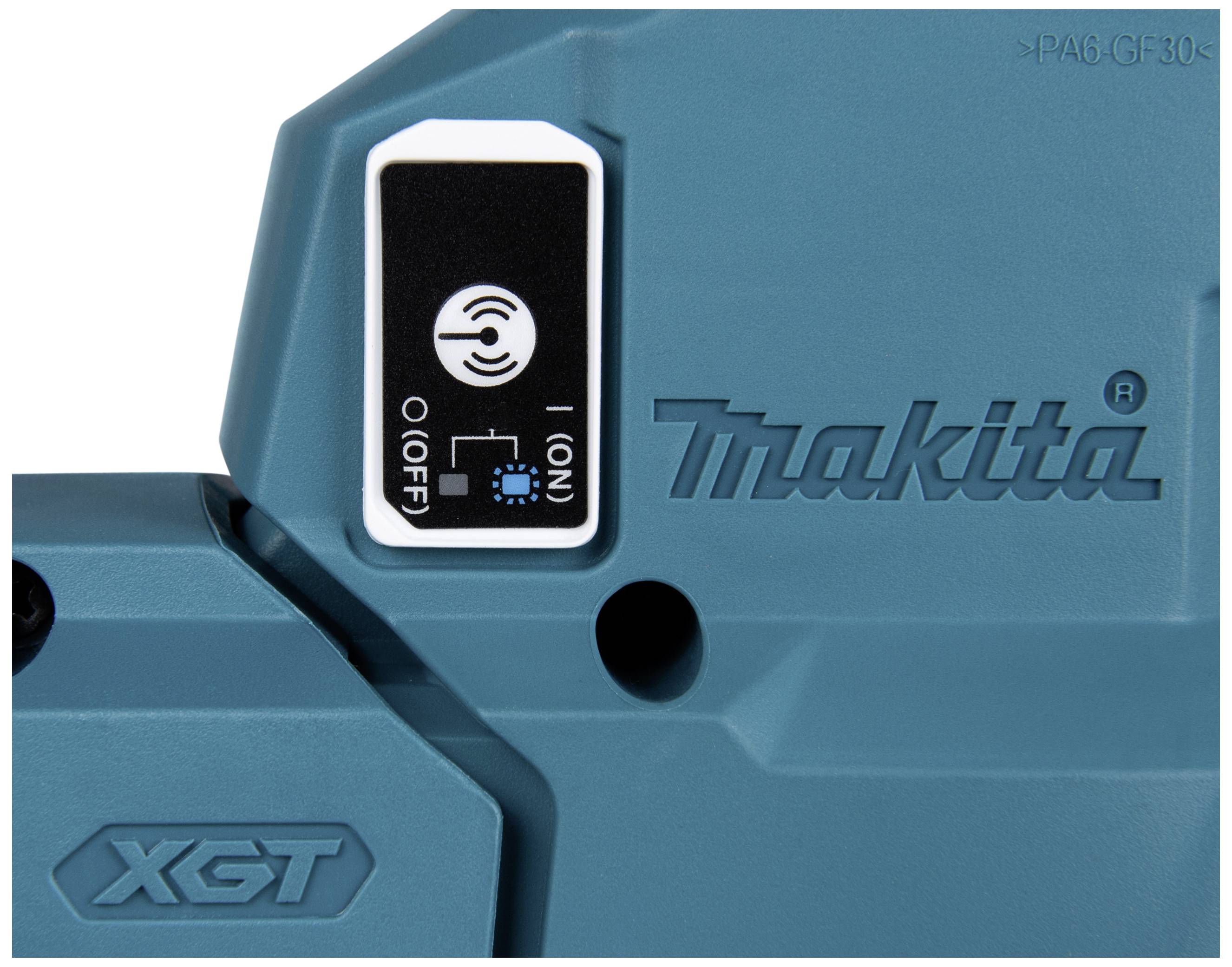 Detailní záběr modrého zařízení s nápisem 'Makita', přepínačem v polohách 'Zapnuto' a 'Vypnuto' a symbolem Bluetooth.