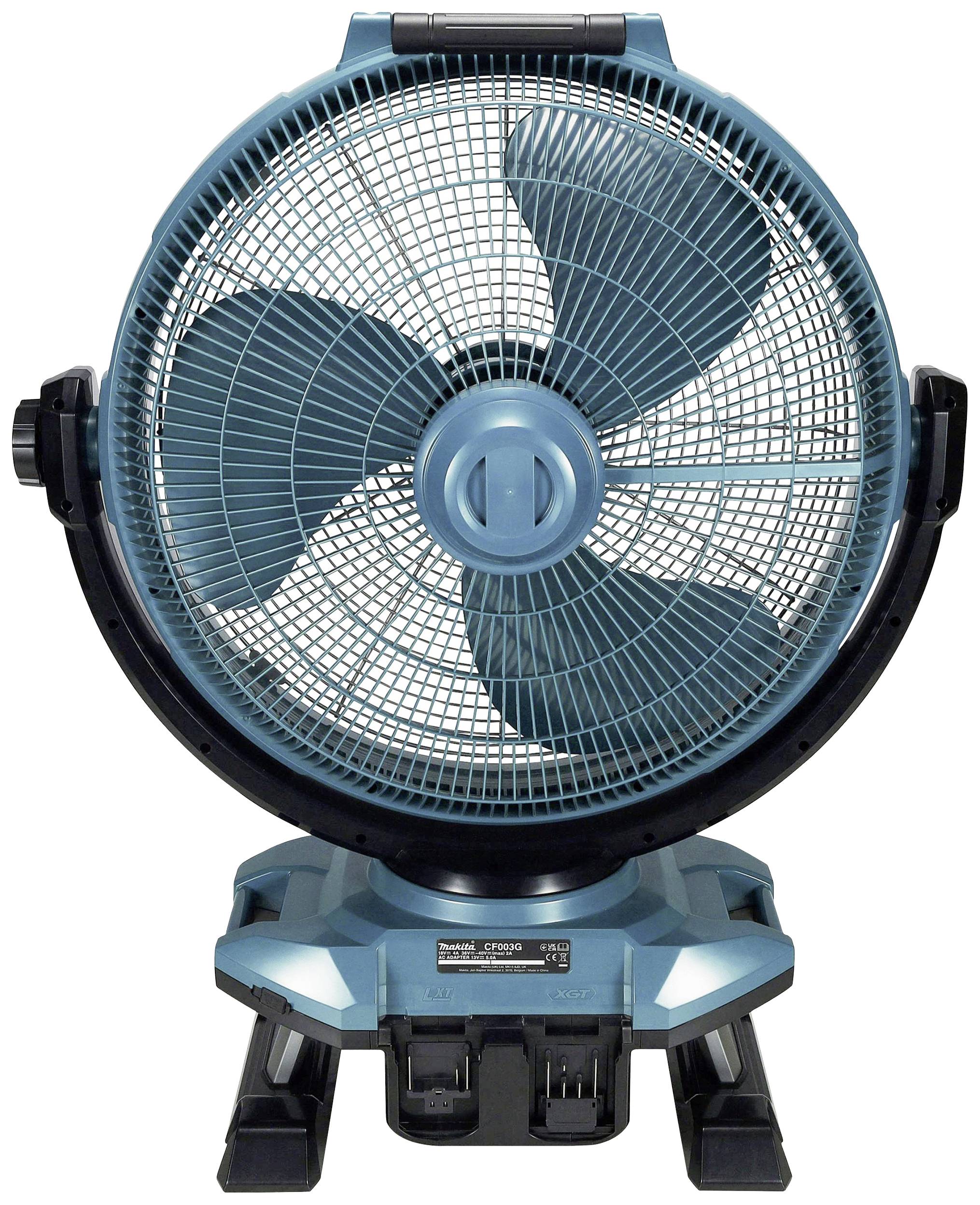 Modrý přenosný ventilátor s velkým rotačním listem, umístěný na stabilní základně. Navržen pro vysokou mobilitu a výkon.