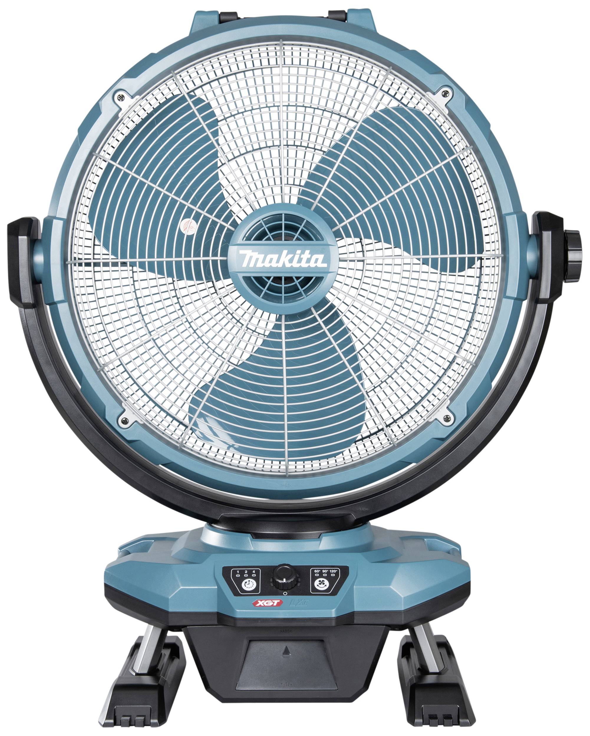 Velký, kulatý modrý a černý ventilátor s mřížkovým krytem a třemi listy, umístěný na stabilní základně.