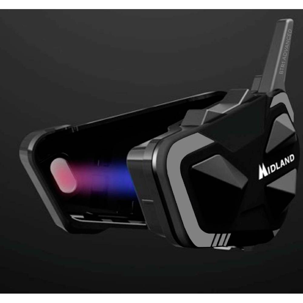 Černé, moderní bluetooth interkomové zařízení od Midlandu s anténou a barevným LED osvětlením. Navrženo pro komunikaci při jízdě na motocyklu.
