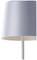 Bílá, moderní stolní lampa s úzkým tělem a kónicky tvarovaným stínidlem. Jednoduché designové provedení vhodné pro minimalistický interiér.