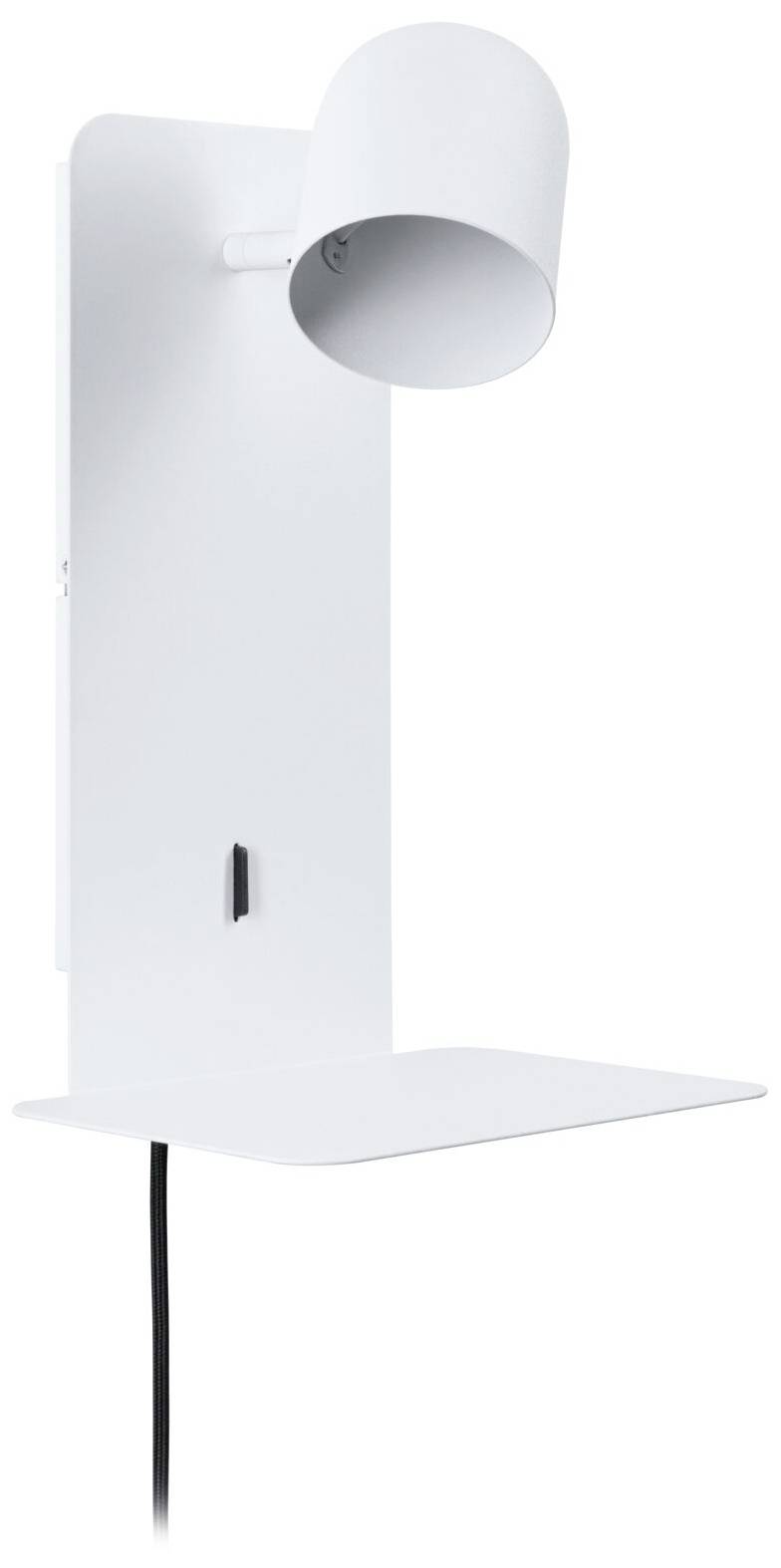 Bílá, moderní nástěnná lampa s integrovanou policí a kabelem, minimalistického designu.