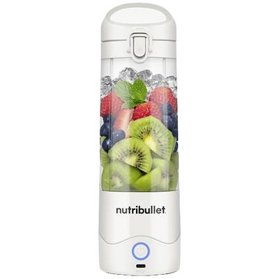 Přenosný mixér s vrstvami ovoce: kiwi, bobule a lístky máty. Logo NutriBullet je viditelné.