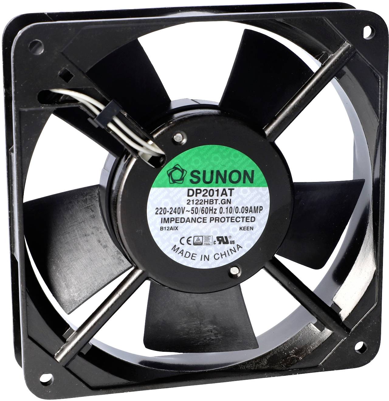 Černý počítačový ventilátor s nápisem 'Sunon DP201AT, 220-240V, Impedance Protected, Made in China'.