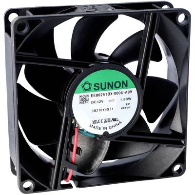 Černý počítačový ventilátor se čtyřmi listy a kabelovým připojením. Na štítku je napsáno 'SUNON, DC12V, 1.80W, Vyrobeno v Číně'.