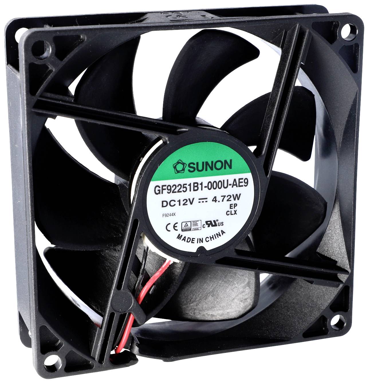 Černý počítačový ventilátor od společnosti Sunon se šesti lopatkami rotoru. Štítek ukazuje: 'GF92251B1-000U-AE9, DC12V, 4.72W, Vyrobeno v Číně'.