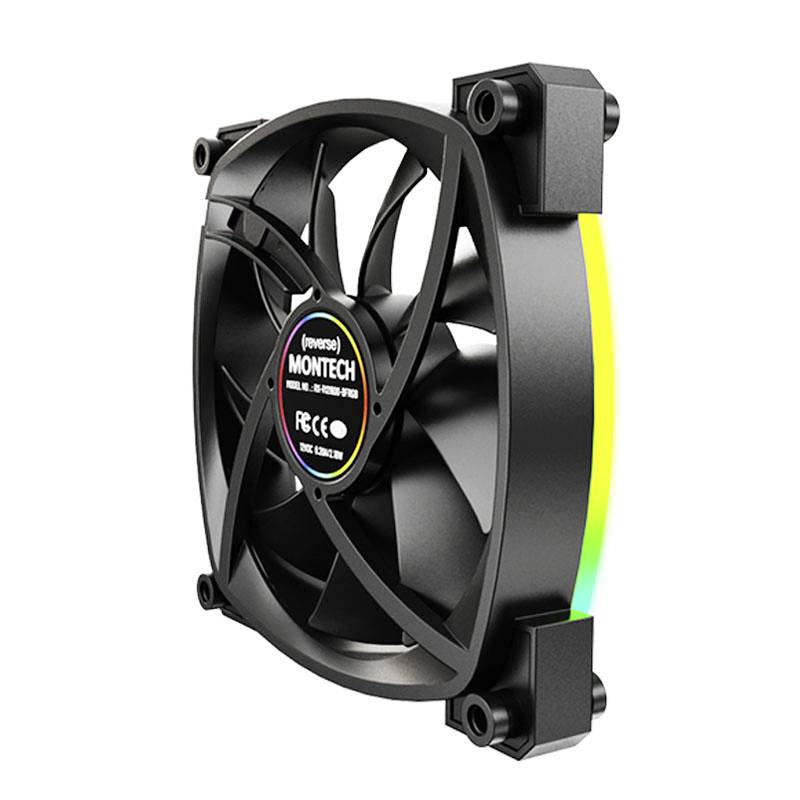 Na obrázku je černý počítačový ventilátor s LED podsvícením na straně.