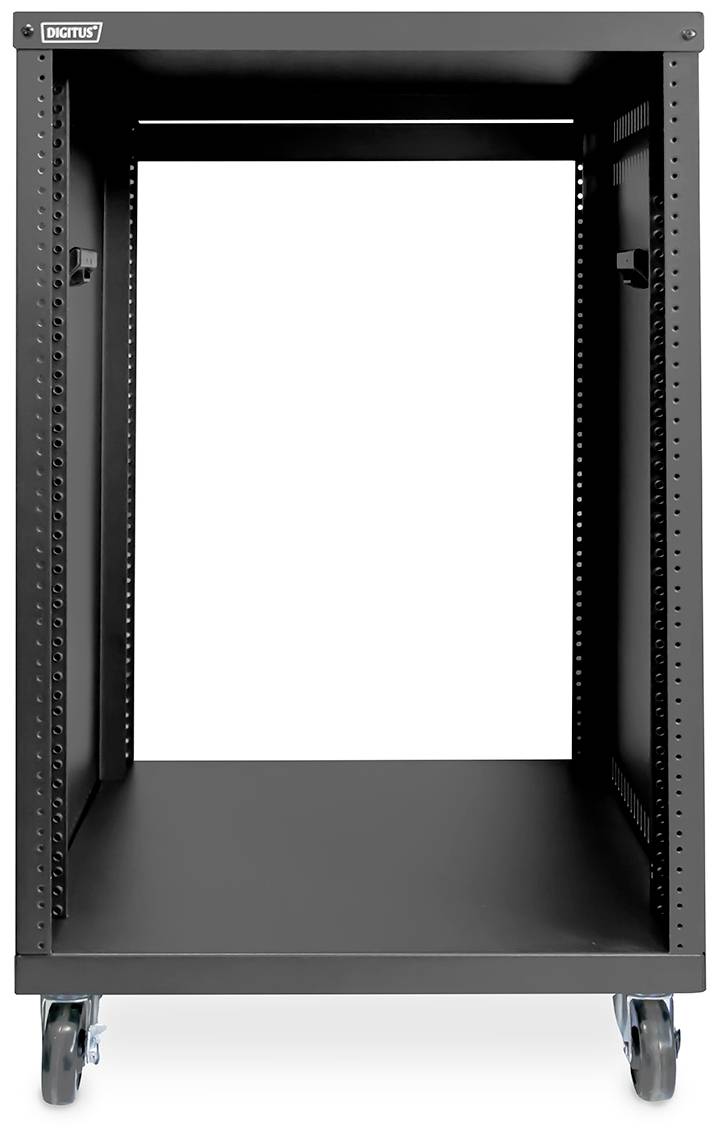 Černá prázdná serverová skříň na čtyřech modrých kolečkách bez nainstalovaného hardwaru, určená pro přepravu serverů nebo síťových zařízení.