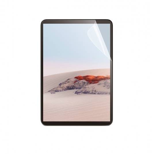Tablet s ochrannou fólií na displeji, zobrazující pouštní krajinu s kameny a modrým nebem.