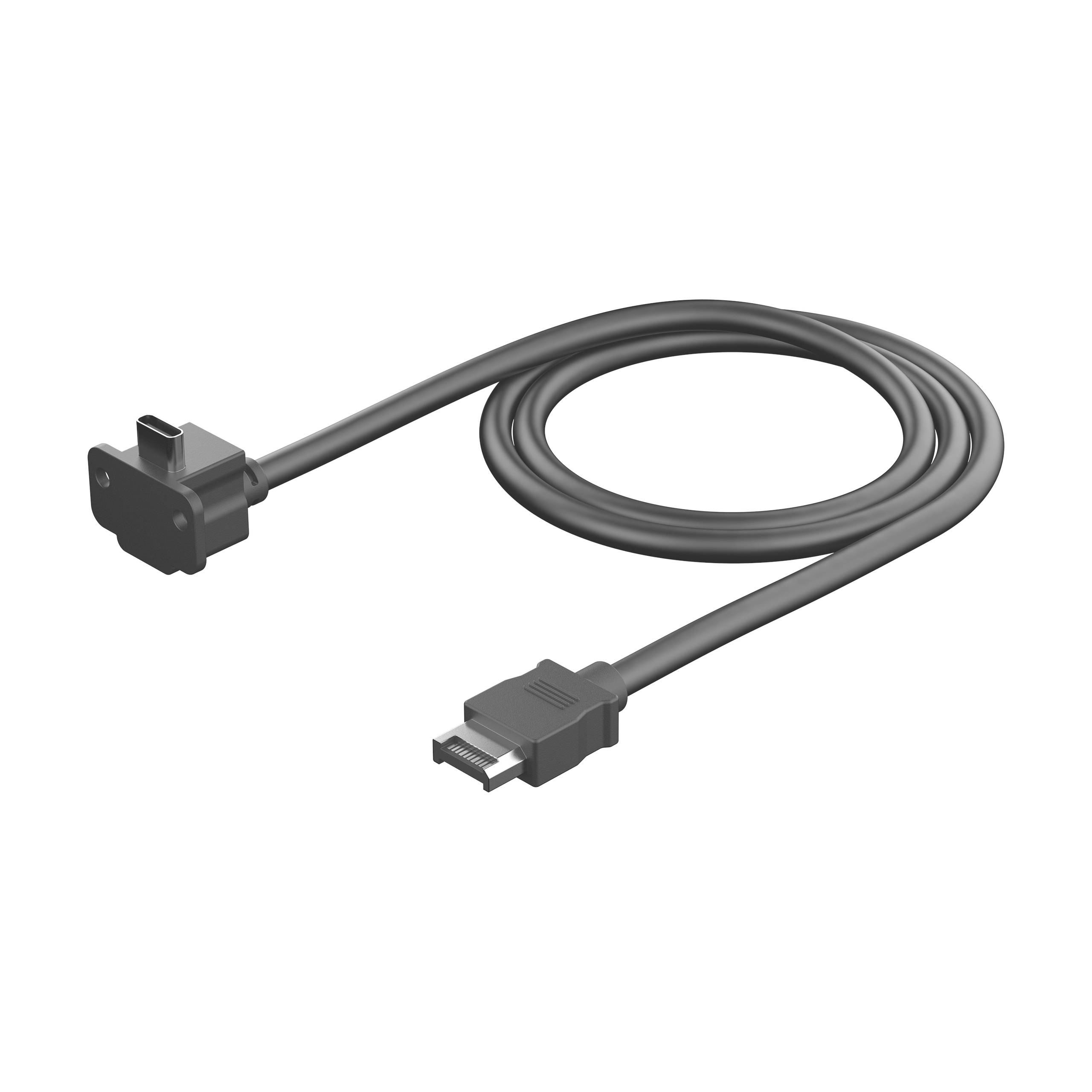Černý kabel s USB konektorem na jedné straně a speciální zástrčkou na straně druhé, volně svinutý.