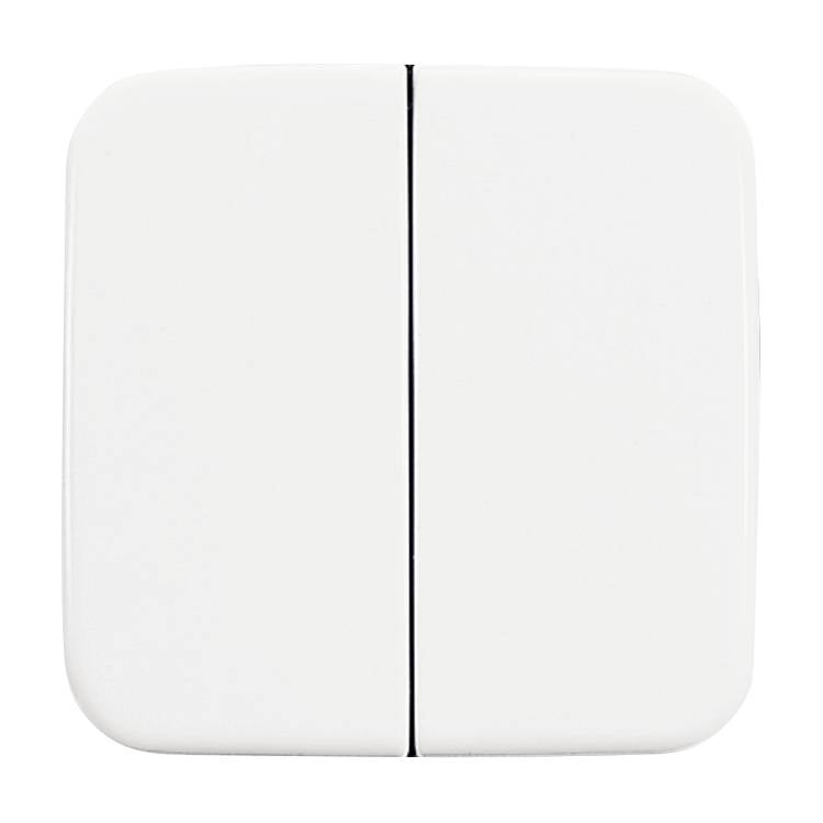 Dvojitý přepínač v bílé barvě, čtvercového tvaru, s minimalistickým designem pro ovládání světel nebo elektrických zařízení.