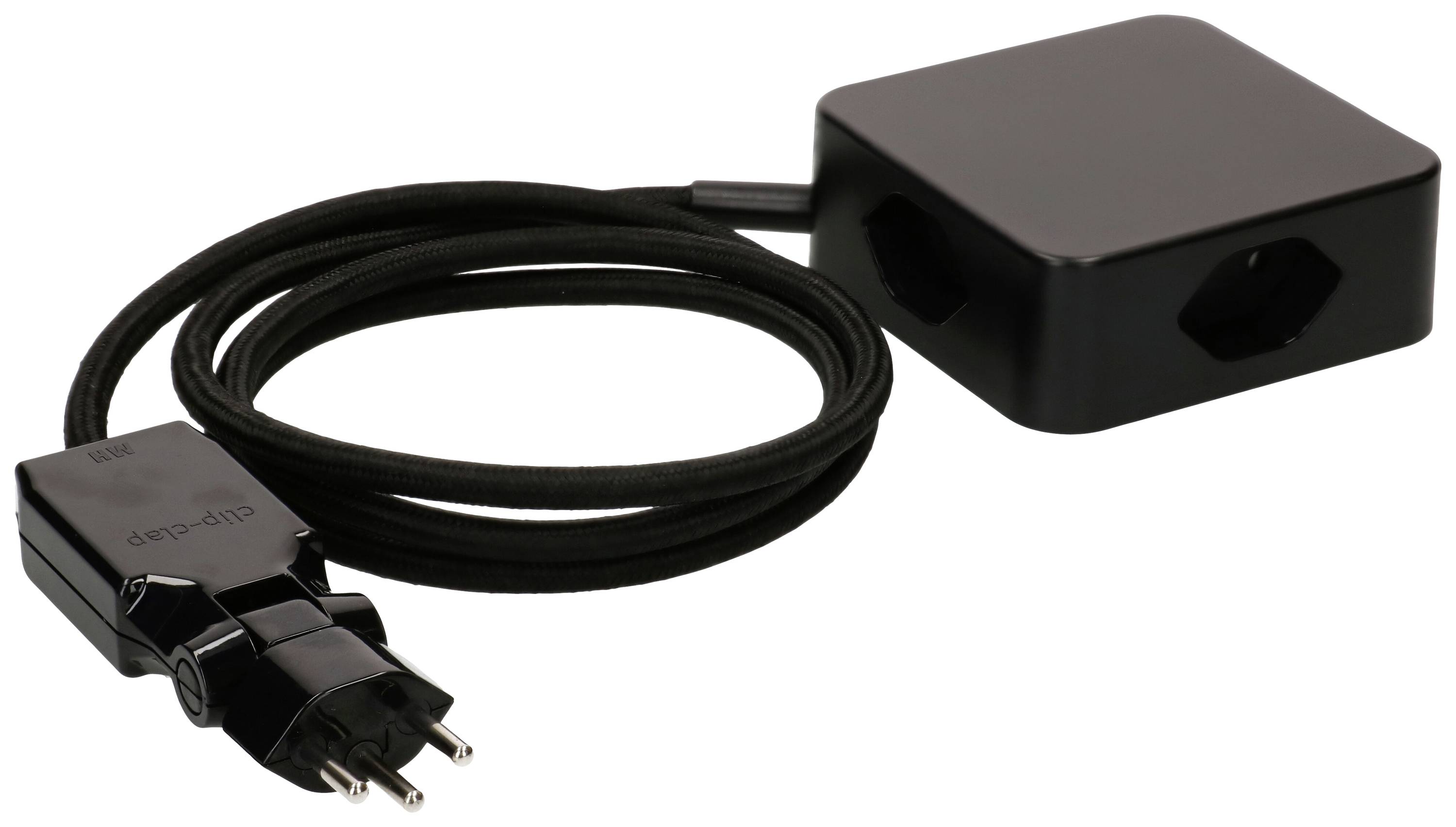Černý síťový kabel se zástrčkou a obdélníkovým adaptérem, vhodný pro evropské zásuvky. Adaptér má dva vstupy.