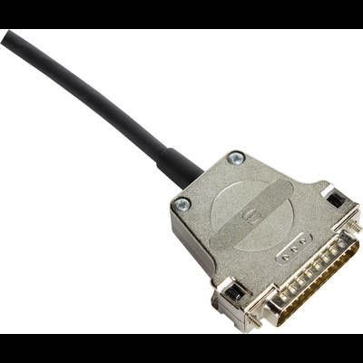 Kabel s konektorem pro sériový port, vhodný pro starší počítačové nebo průmyslové aplikace.