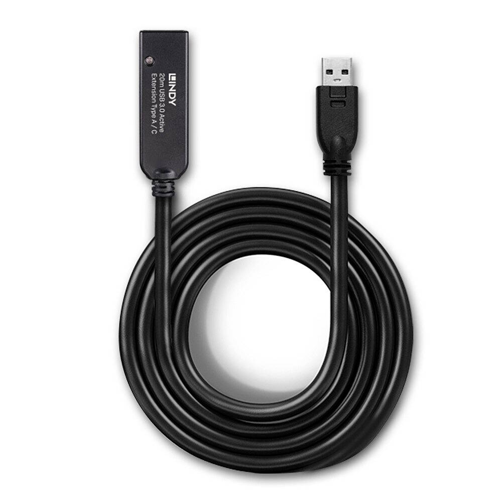 Černý USB kabel s prodlužovacím adaptérem. Vlevo je adaptér s malou LED kontrolkou a nápisem 'LINDY'. Vpravo USB konektor.