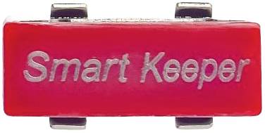 Červený konektor s nápisem 'Smart Keeper'.
