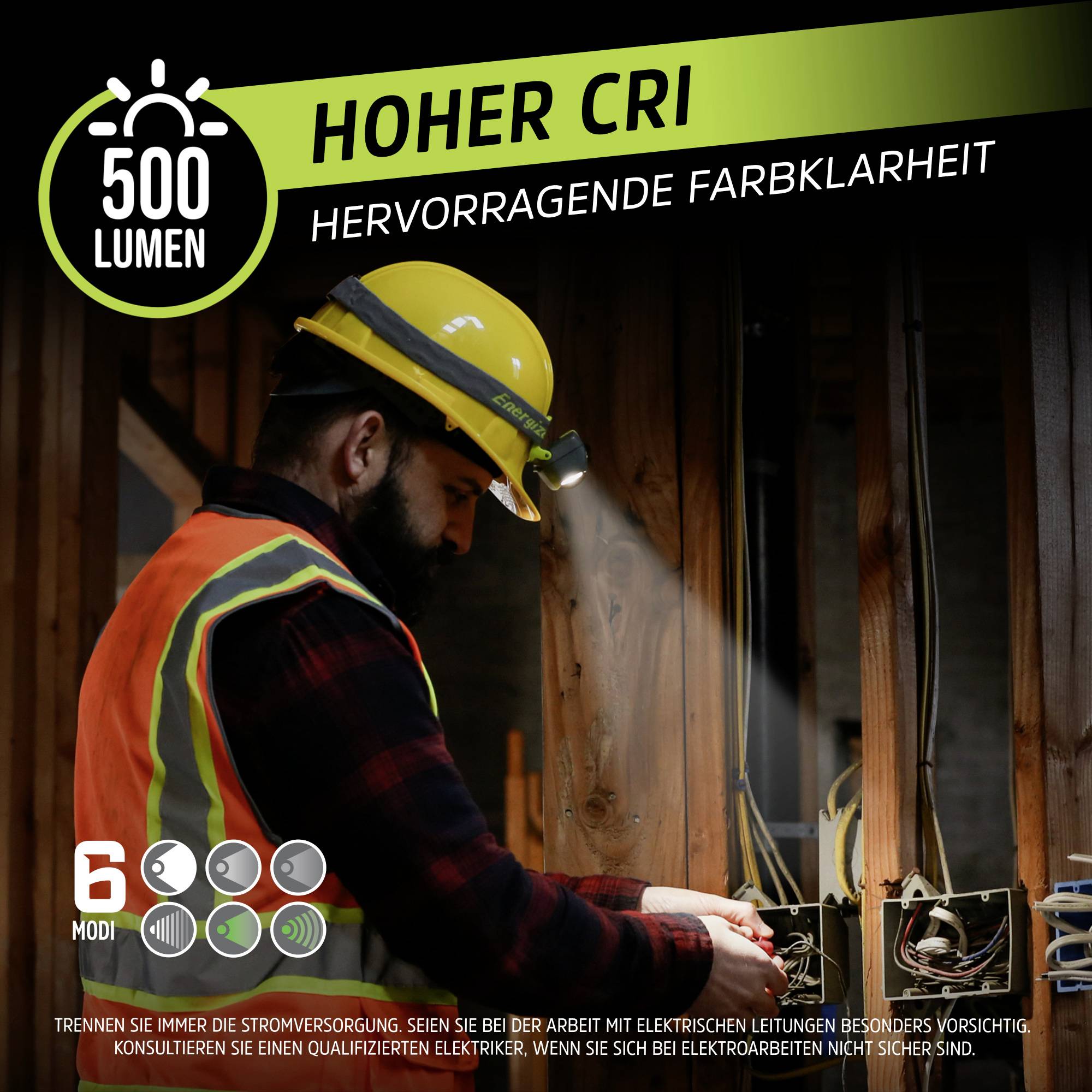 Dělník v žluté ochranné přilbě pracuje u elektrického rozvaděče. Text: 'Vysoký CRI, vynikající barevná věrnost.'