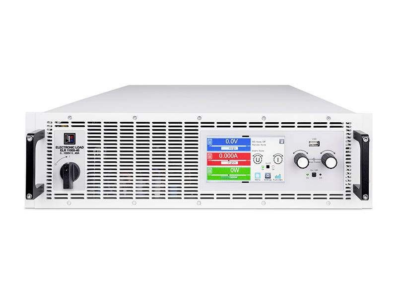 Elektronické zátěžové zařízení s digitálním displejem zobrazuje '0,000A' a '0V', s ovládacími tlačítky a konektory na přední straně.