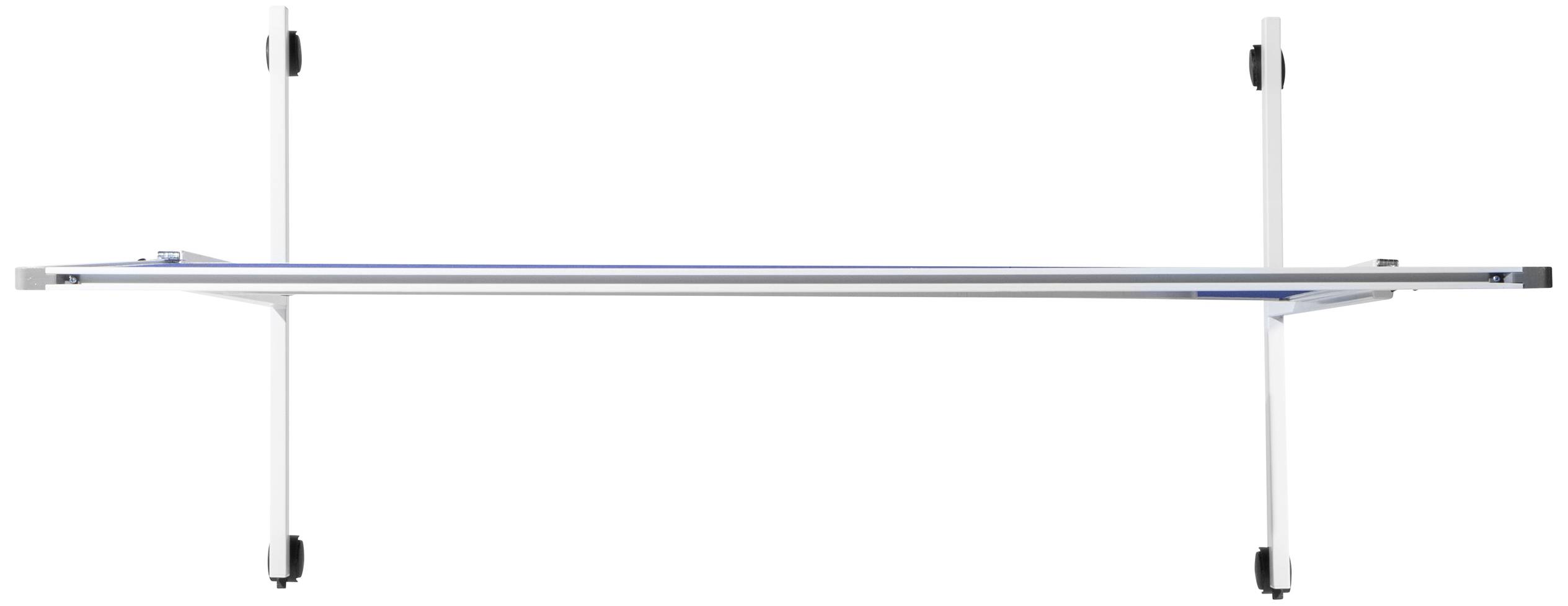 Designérský stůl s tenkými kovovými nohami a obdélníkovou deskou v moderním, minimalistickém stylu.