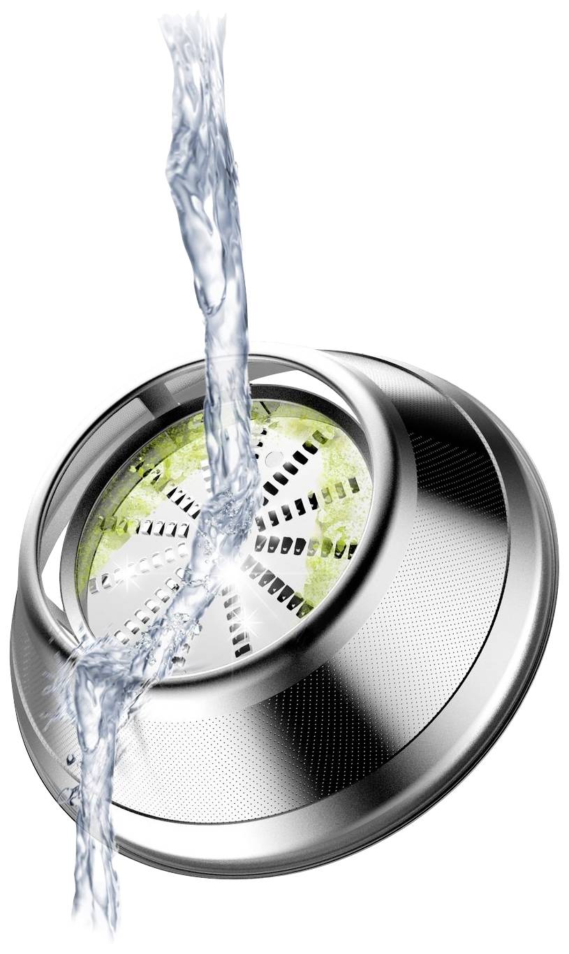 Voda protéká kulatým nerezovým sítkem plným zelených listů. Obrázek znázorňuje čištění nebo přípravu potravin.