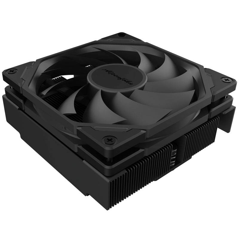 Černý, čtvercový chladič procesoru s ventilátorem a chladícími žebry pro počítače, určený k odvodu tepla z procesorů.