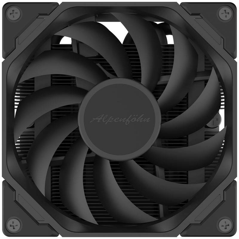 Černý čtvercový počítačový ventilátor s několika lopatkami, určený pro chlazení PC komponent.