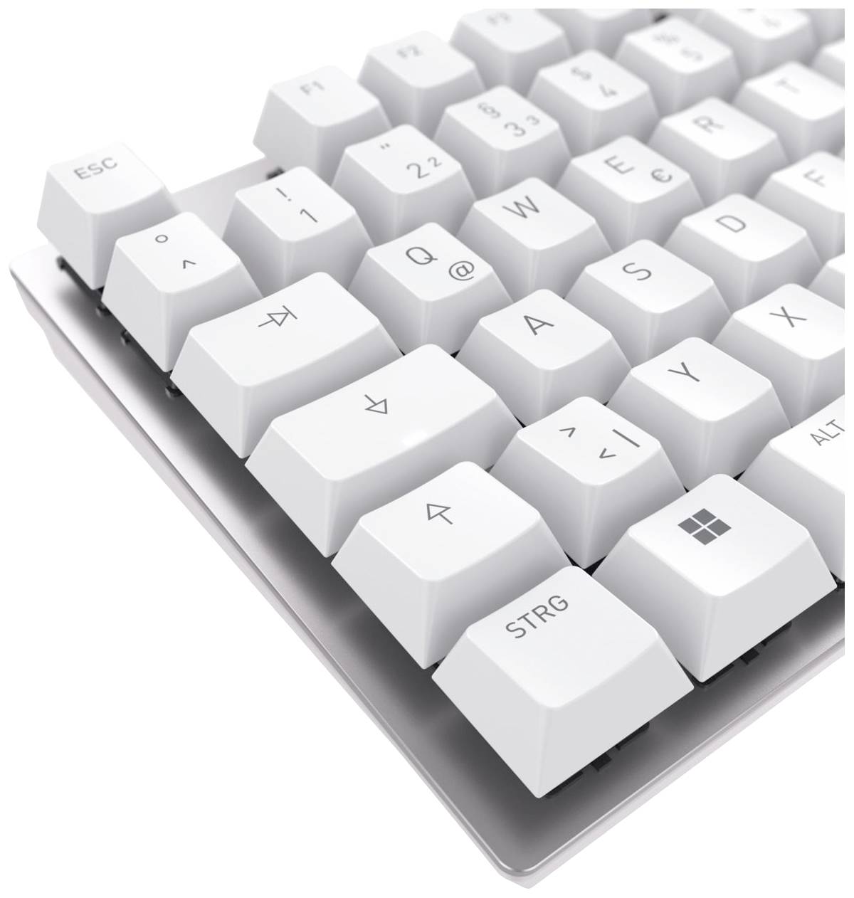 Bílá počítačová klávesnice vyfotografovaná z mírného nadhledu, zaostřeno na spodní pravou část s klávesami 'CTRL' a Windows.
