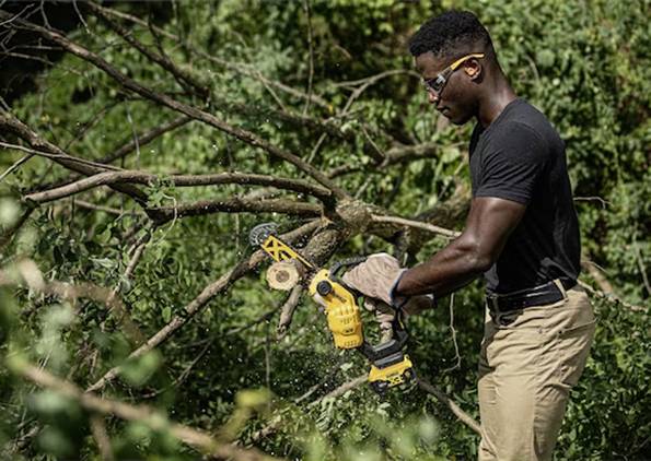 DEWALT DEWALT - DCMPS520N-XJ Akku-Astsäge 20 cm Schwert buerstenlos 18 Volt akumulátor Aku řetězová pila délka čepele 20-6